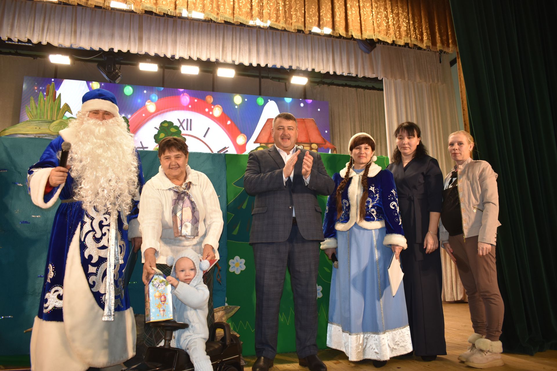 В Кайбицах состоялась новогодняя елка для детей с ограниченными возможностями здоровья, приемных детей, детей-сирот