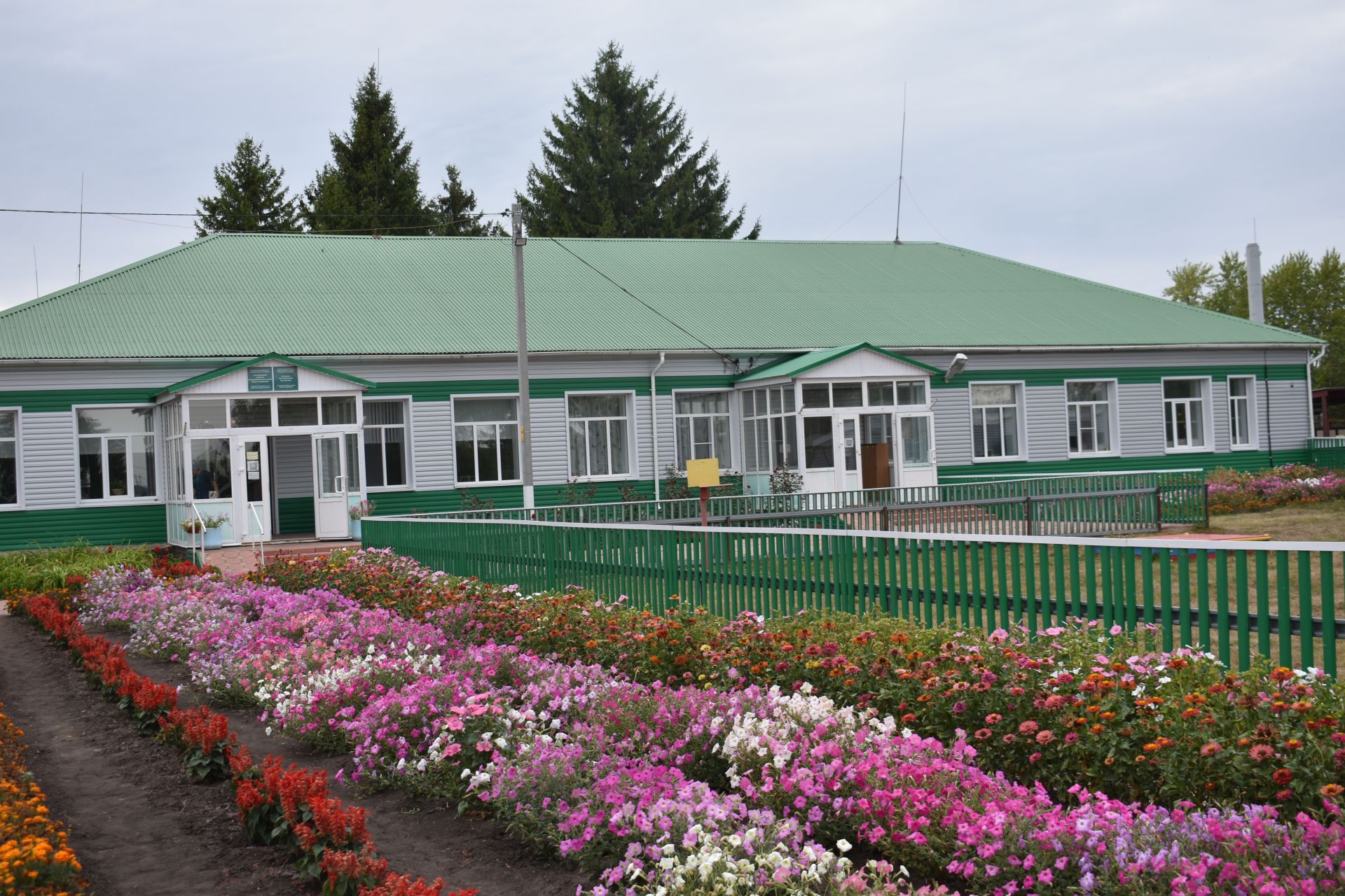 Кайбычта комиссия мәктәпләрнең яңа уку елына әзерлеген бәяләде