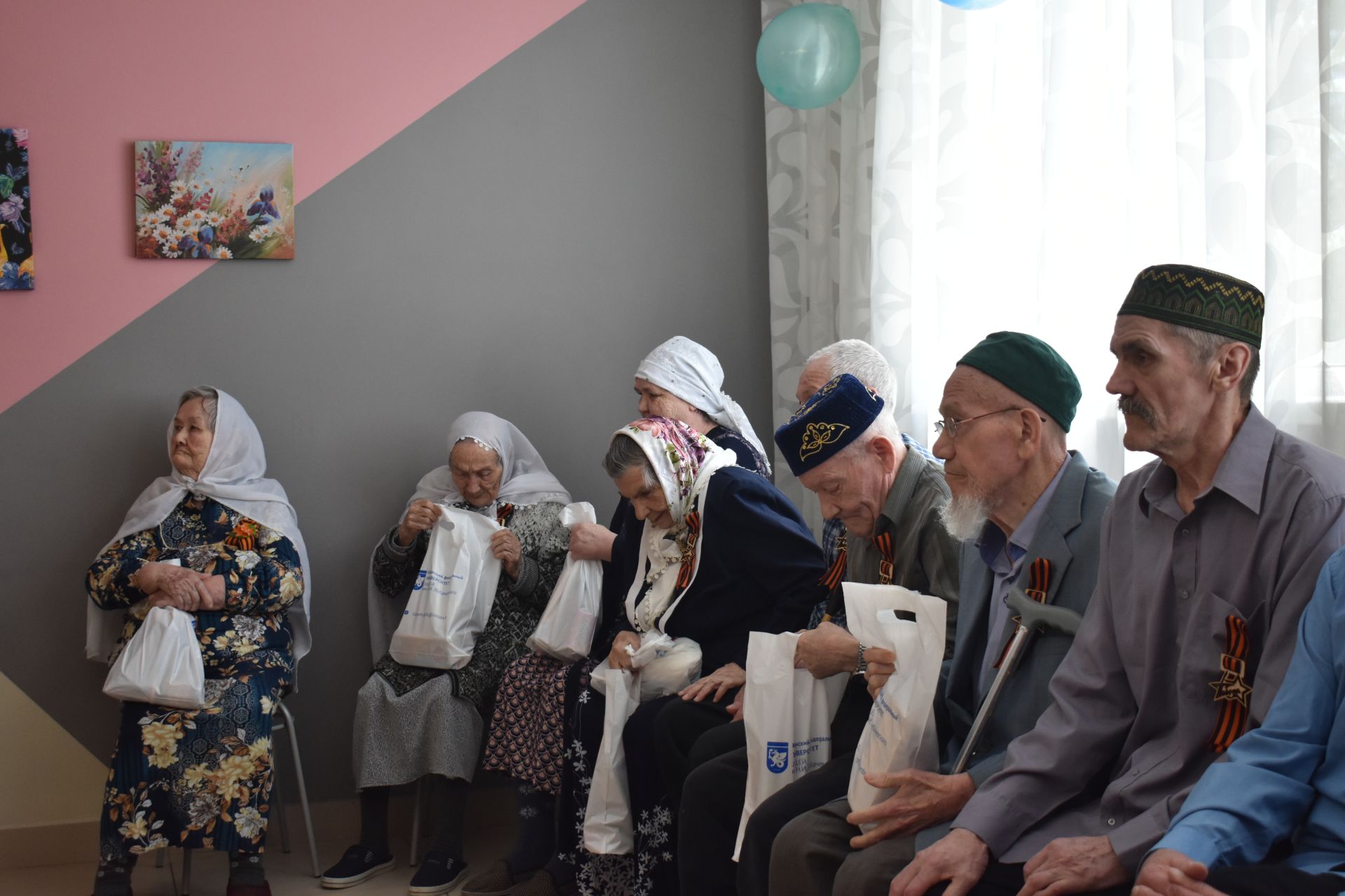 Кайбычның Картлар һәм инвалидлар интернат-йортына кунаклар килде