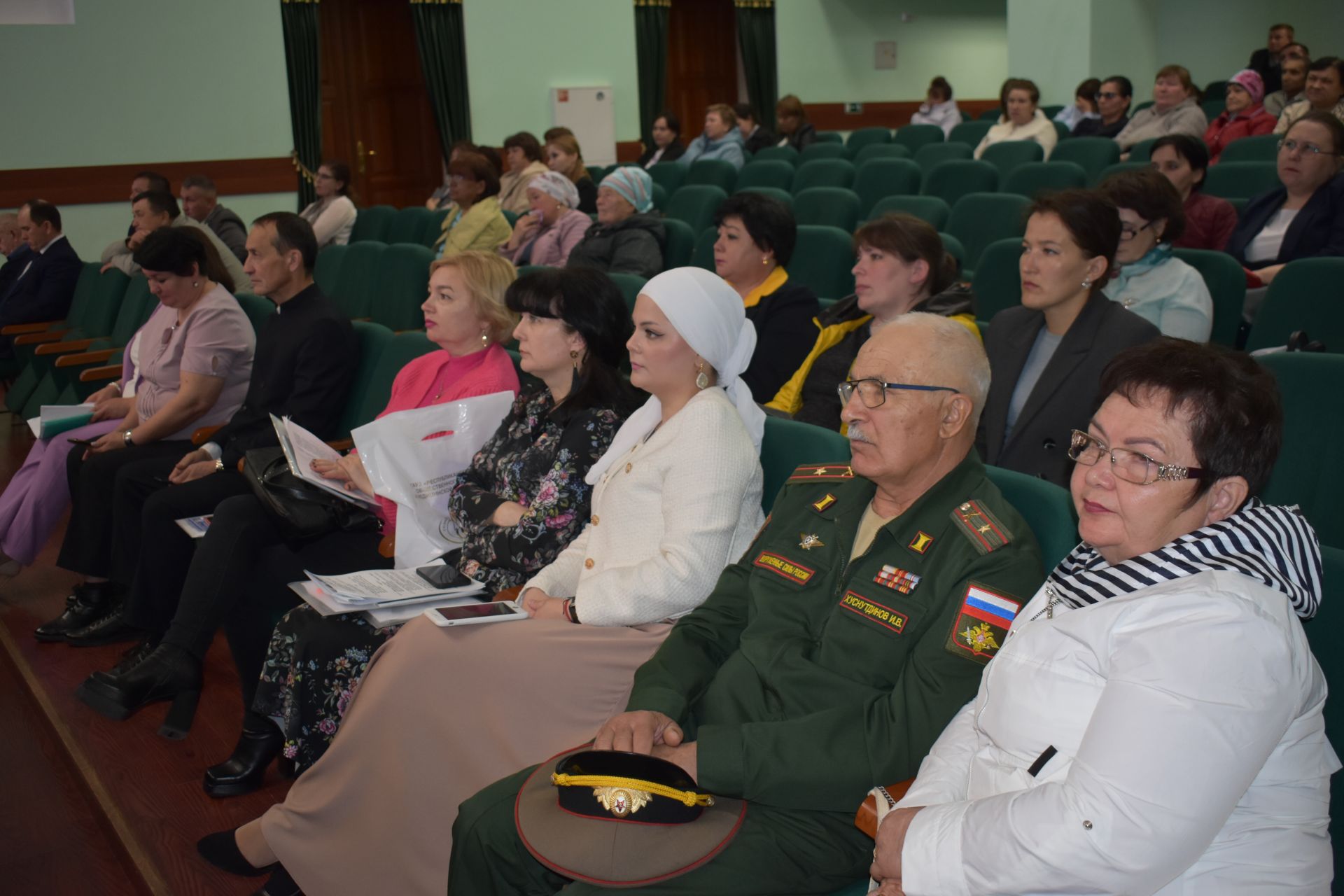 В Кайбицах за круглым столом обсудили вопросы долголетия старшего поколения