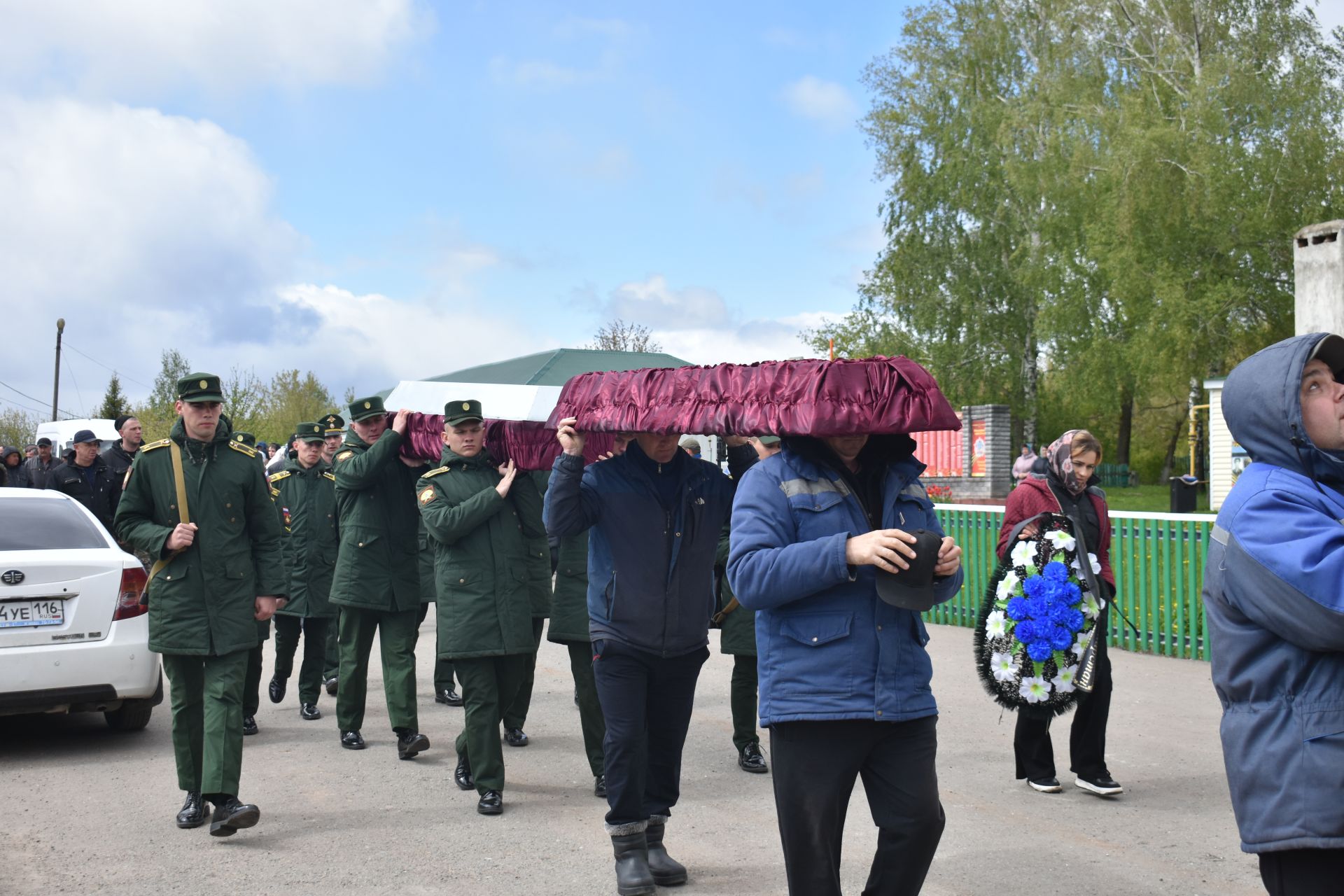 В Кайбицах простились с погибшим на спецоперации Сергеем Кармаенковым