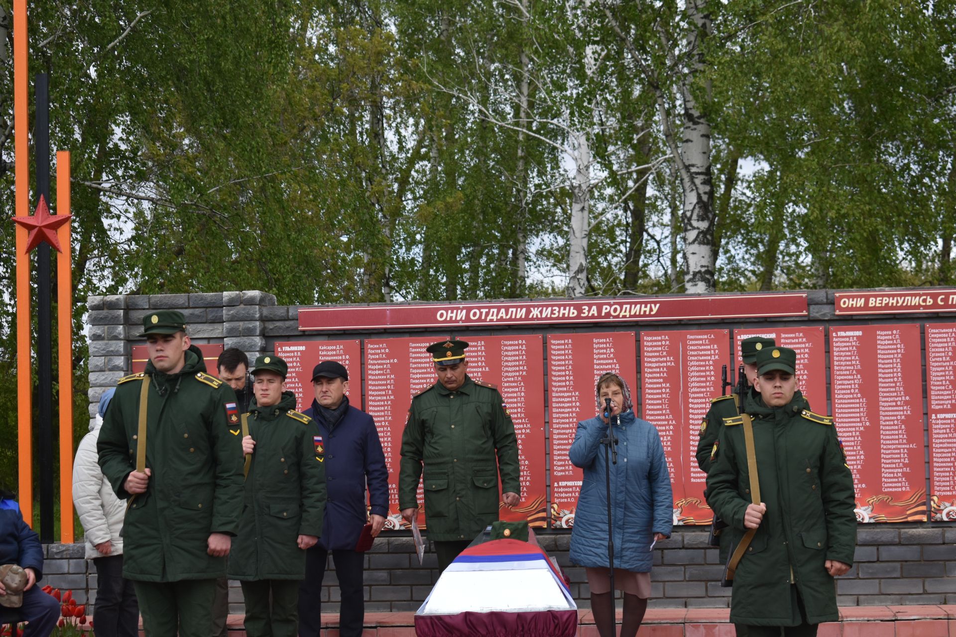 В Кайбицах простились с погибшим на спецоперации Сергеем Кармаенковым