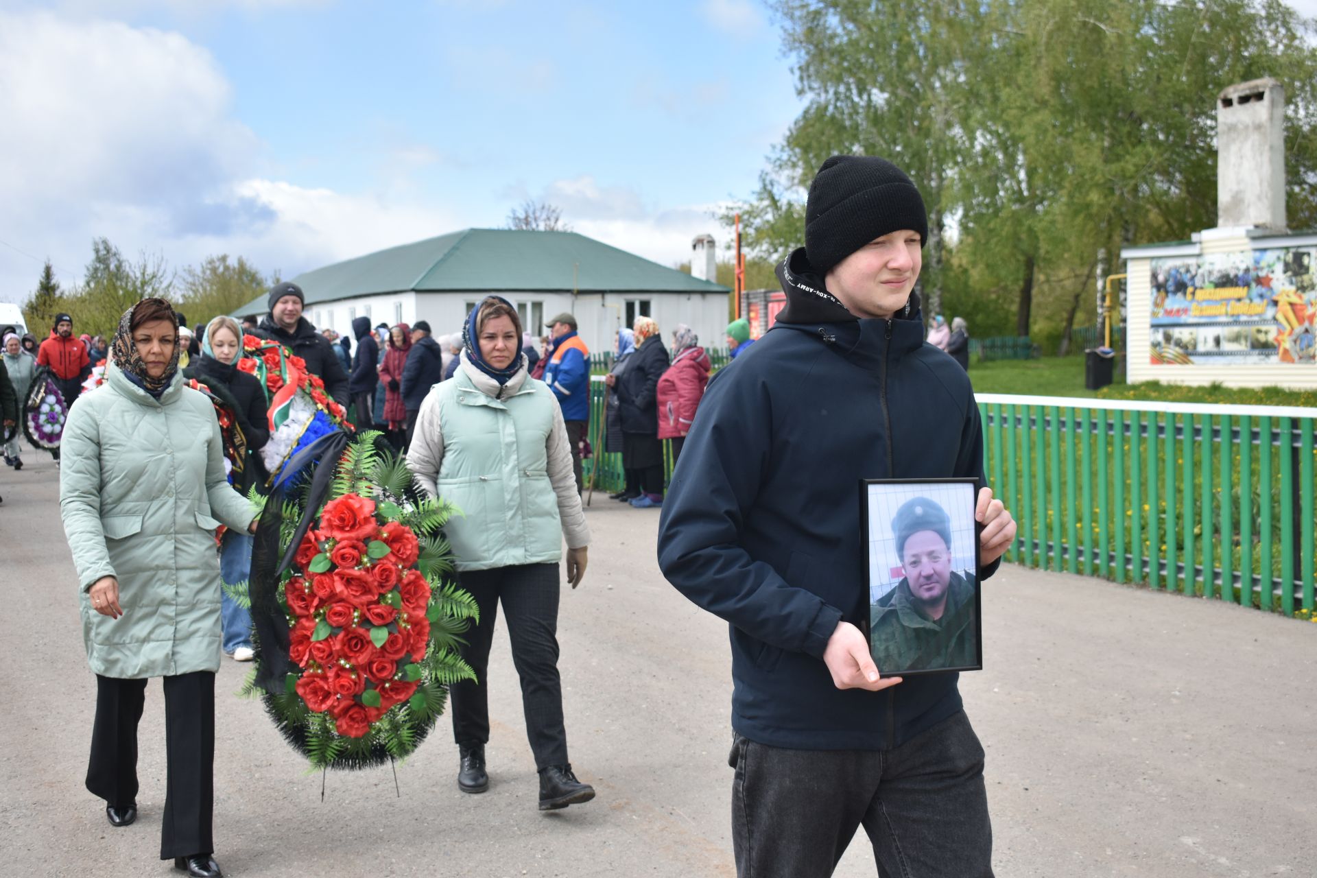 В Кайбицах простились с погибшим на спецоперации Сергеем Кармаенковым