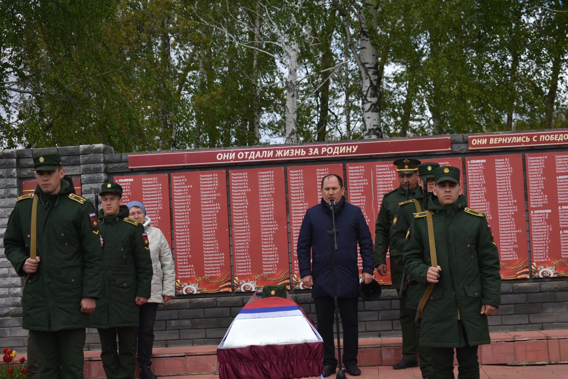 В Кайбицах простились с погибшим на спецоперации Сергеем Кармаенковым