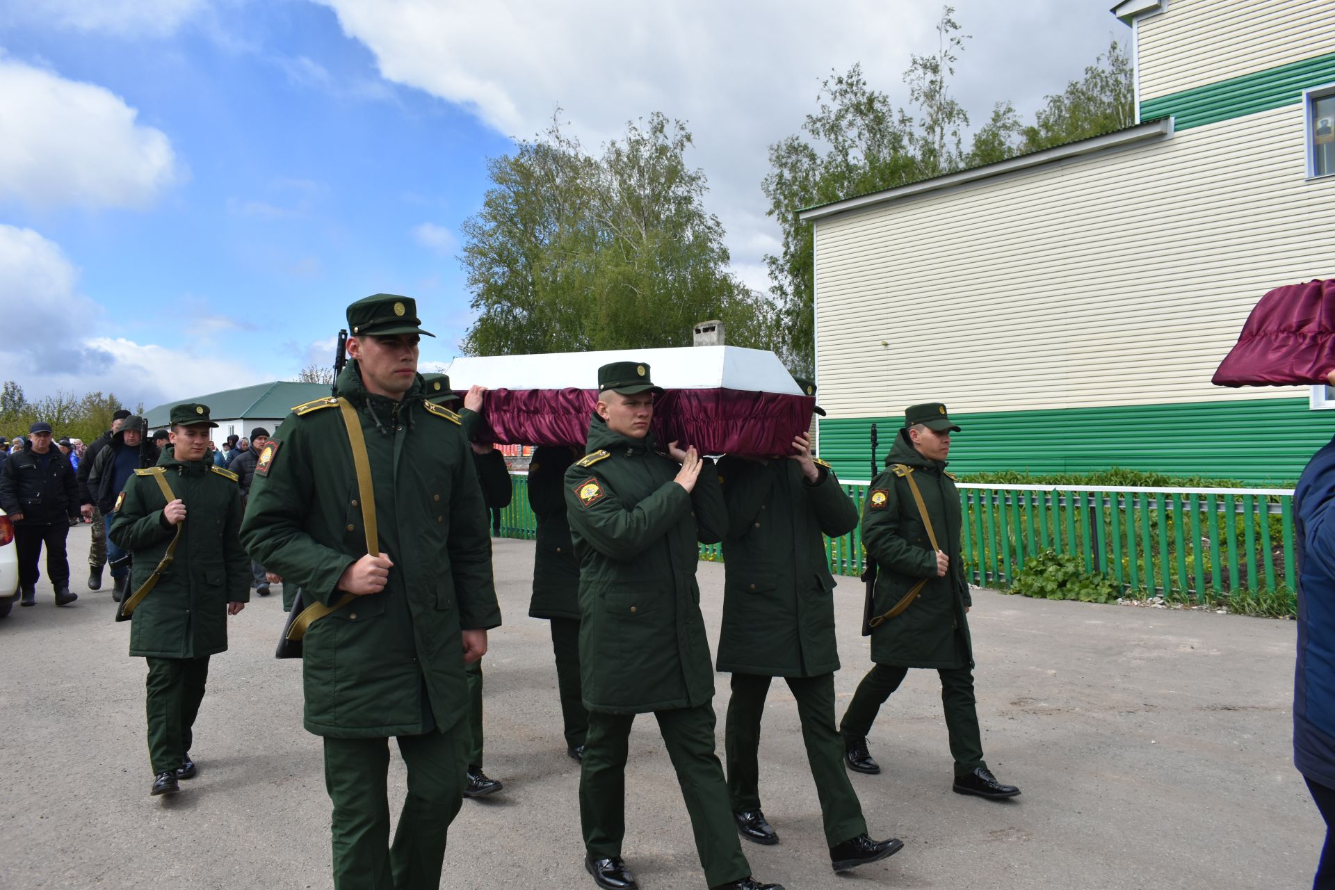 В Кайбицах простились с погибшим на спецоперации Сергеем Кармаенковым