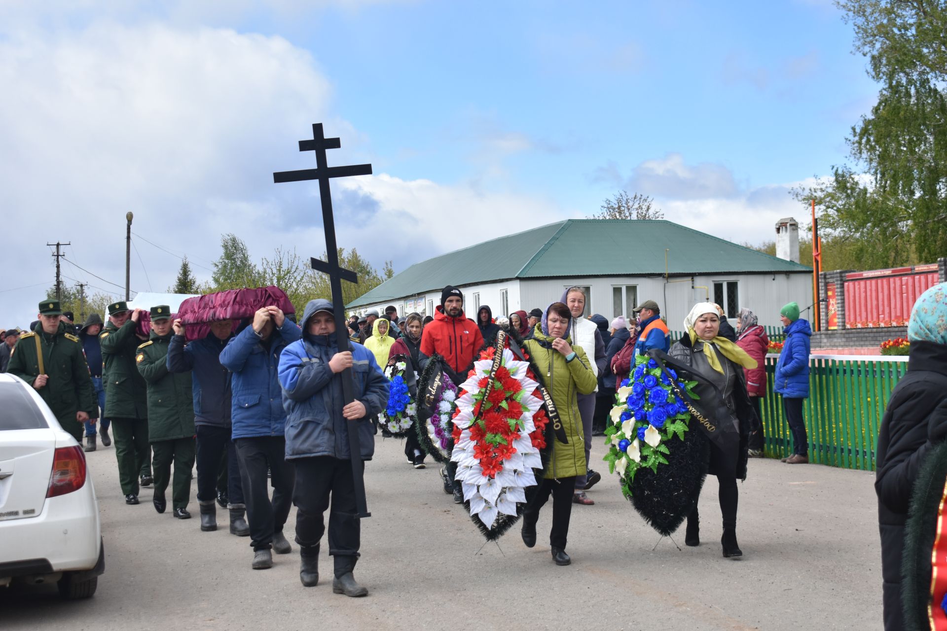 В Кайбицах простились с погибшим на спецоперации Сергеем Кармаенковым