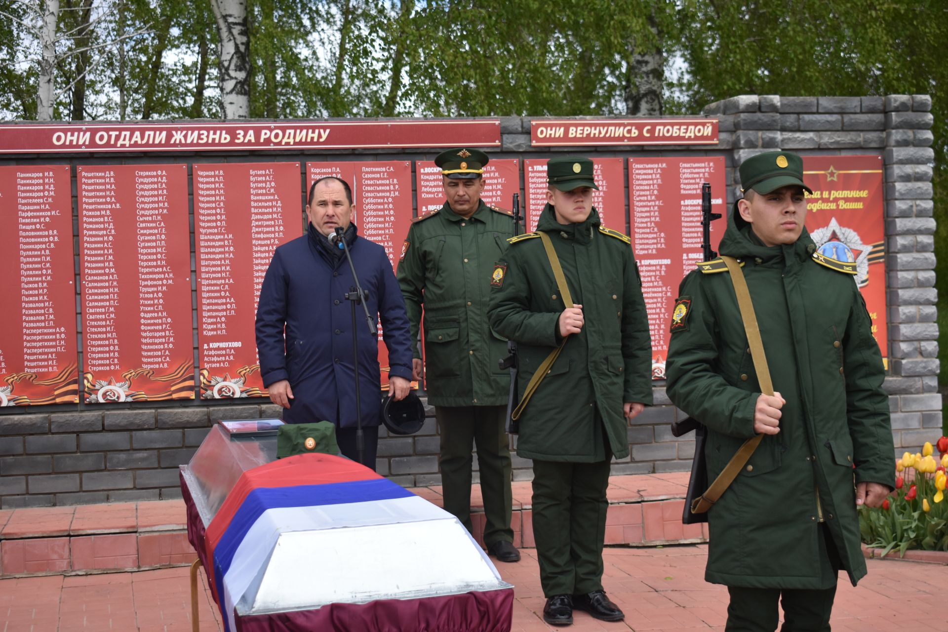 В Кайбицах простились с погибшим на спецоперации Сергеем Кармаенковым