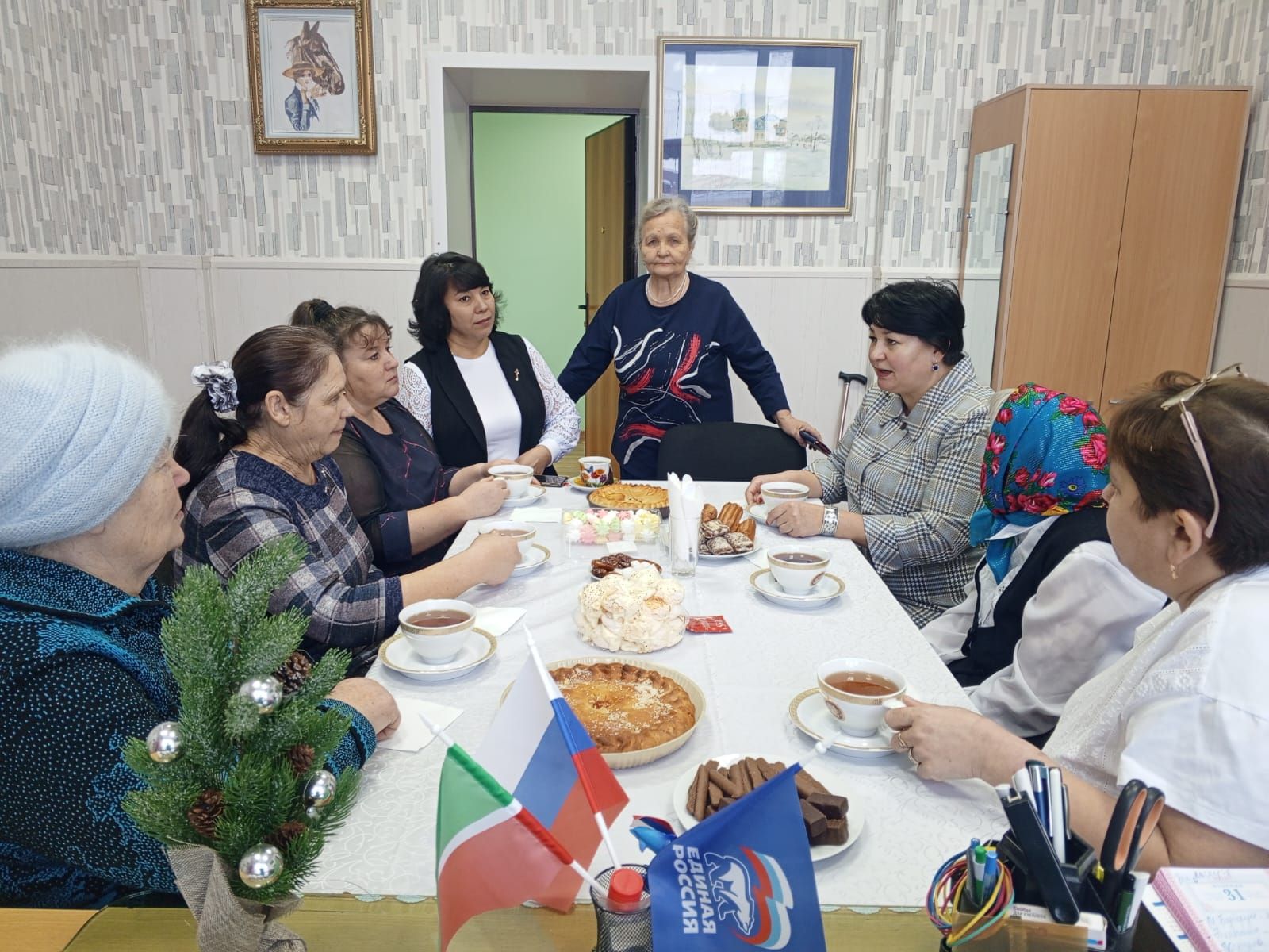 В Большом Подберезье накануне Нового года встретились с матерями погибших воинов СВО