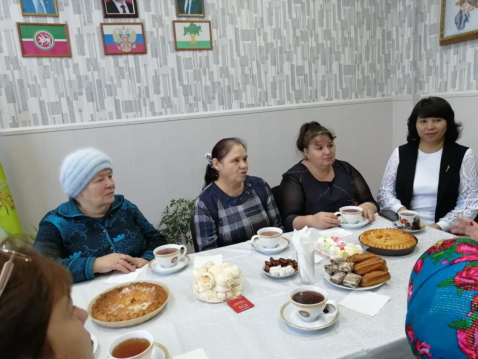 В Большом Подберезье накануне Нового года встретились с матерями погибших воинов СВО