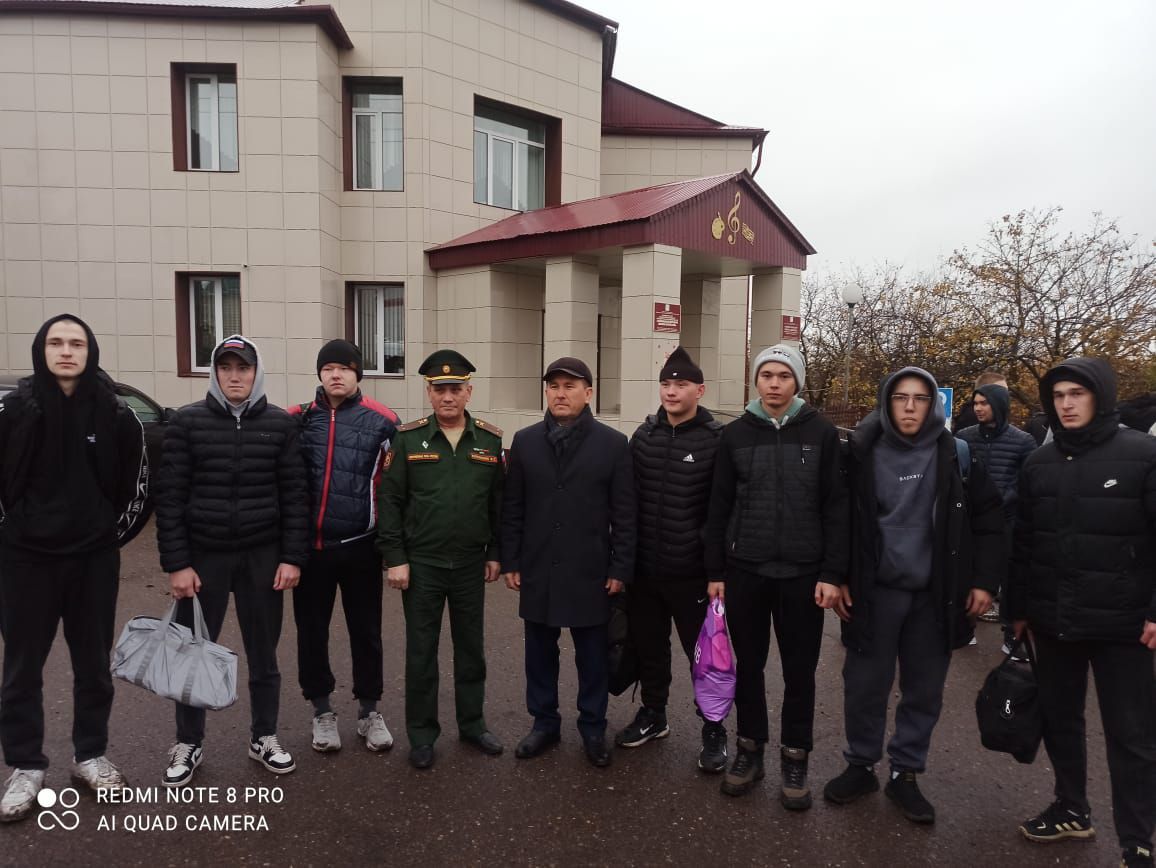 Кайбычта көзге чакырылышта егетләр армиягә китте