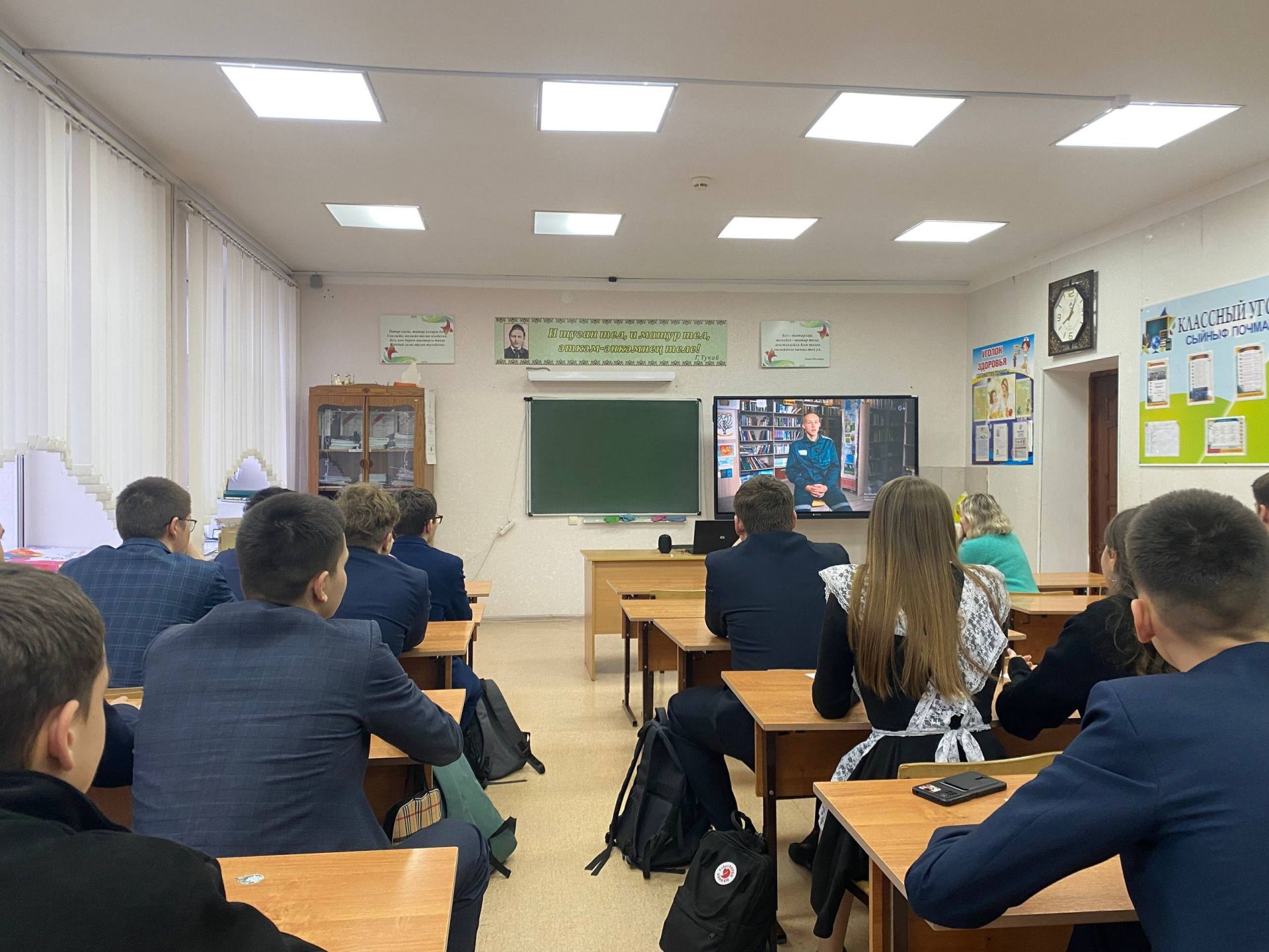 В Большекайбицкой школе прошел важный урок, направленный на профилактику наркомании и преступлений