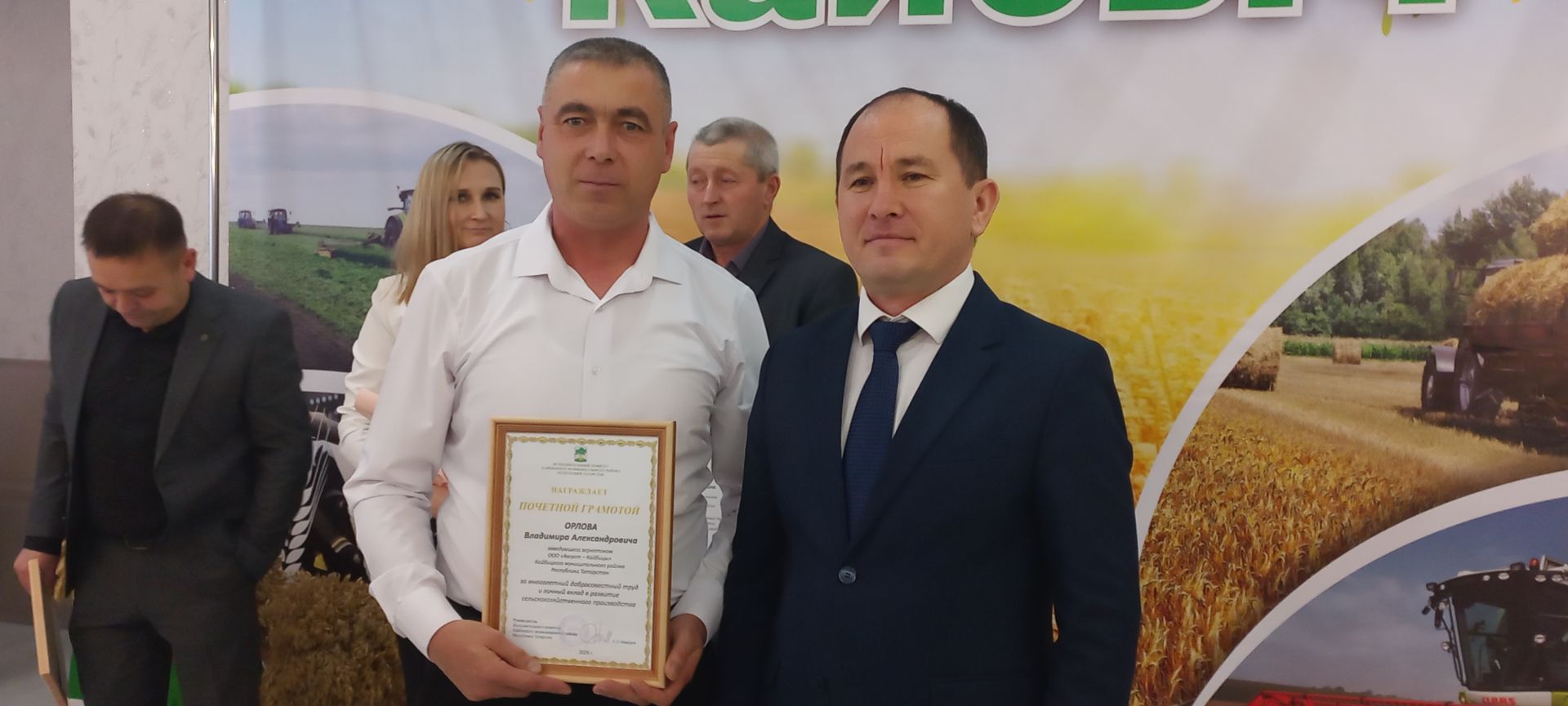 В Кайбицах впервые надоили сто тонн молока: на слете передовиков сельского хозяйства аплодировали достижению года!