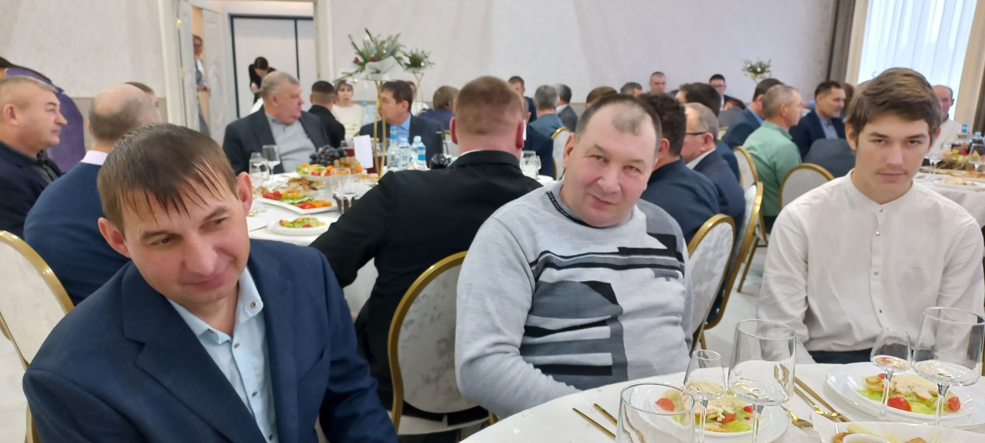 В Кайбицах впервые надоили сто тонн молока: на слете передовиков сельского хозяйства аплодировали достижению года!