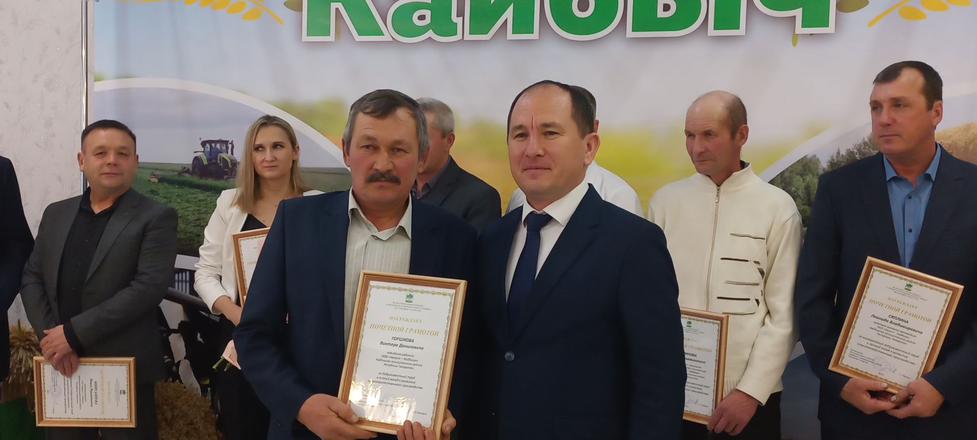 В Кайбицах впервые надоили сто тонн молока: на слете передовиков сельского хозяйства аплодировали достижению года!