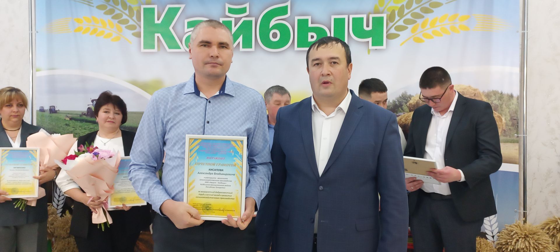 В Кайбицах впервые надоили сто тонн молока: на слете передовиков сельского хозяйства аплодировали достижению года!