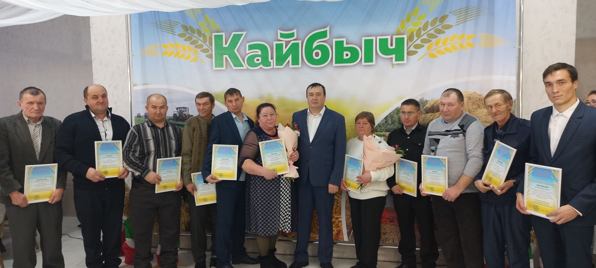 В Кайбицах впервые надоили сто тонн молока: на слете передовиков сельского хозяйства аплодировали достижению года!