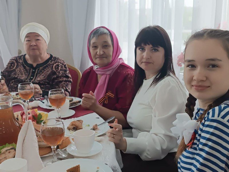 Олы Кайбычтагы кафеда өлкән буын кешеләрен хөрмәтләделәр