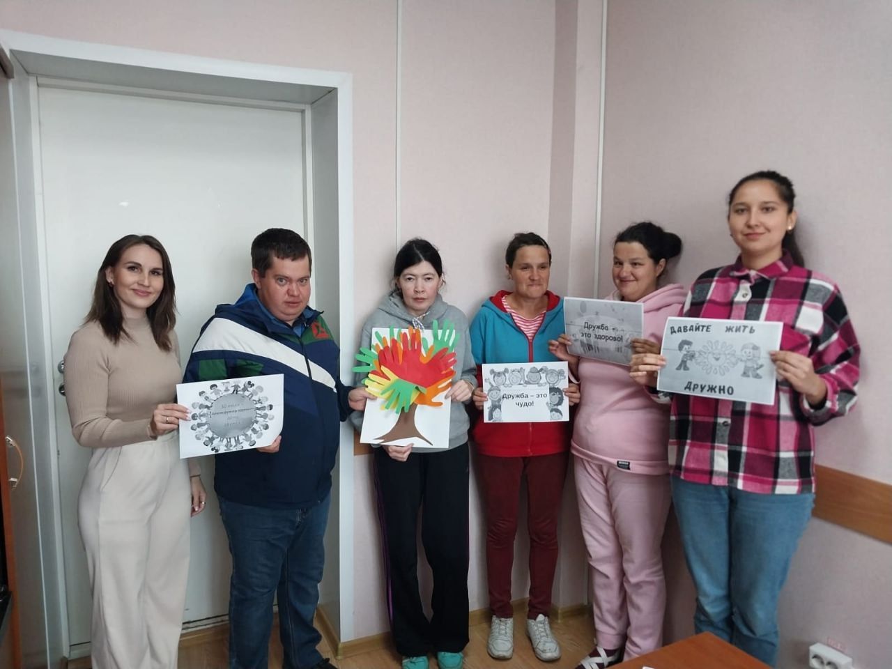 Специалисты ГАУСО КЦСОН «Омет» в Кайбицком районе организовали для своих подопечных мероприятие, посвящённое Международному дню дружбы