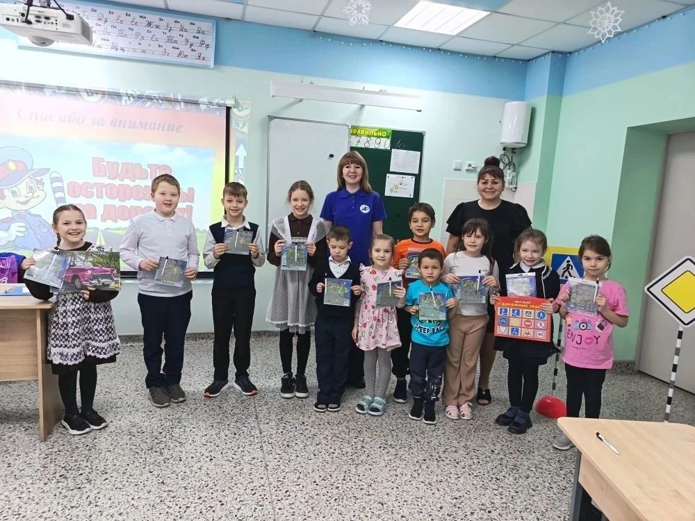 Иске Тәрбиттә балаларга юл хәрәкәте кагыйдәләрен өйрәтү буенча даими эш алып барыла