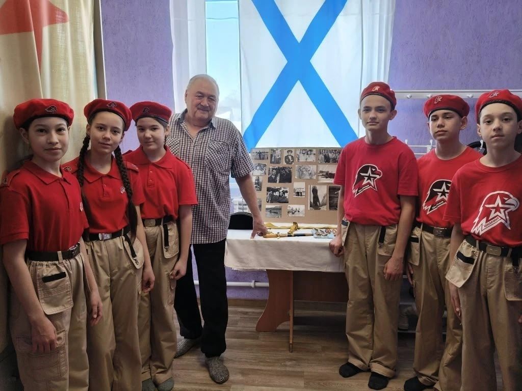 Встреча с капитаном‑подводником: юнармейцы Кушманской школы узнали о морской службе