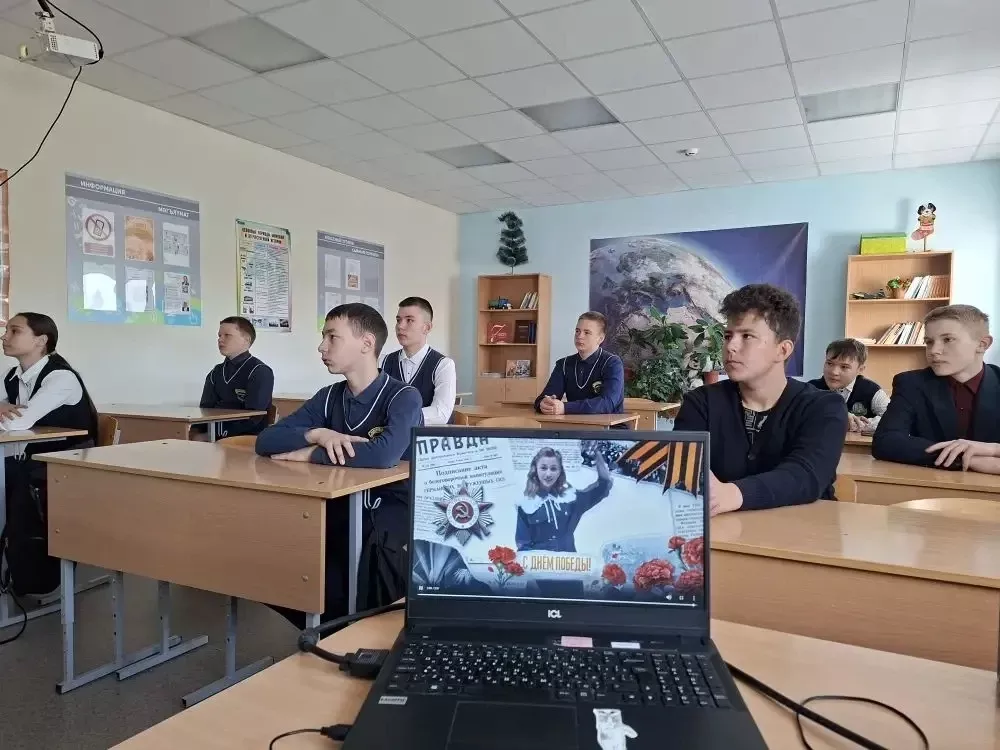 Гимн, память и песни Великой Победы: в Федоровской школе прошла новая учебная неделя