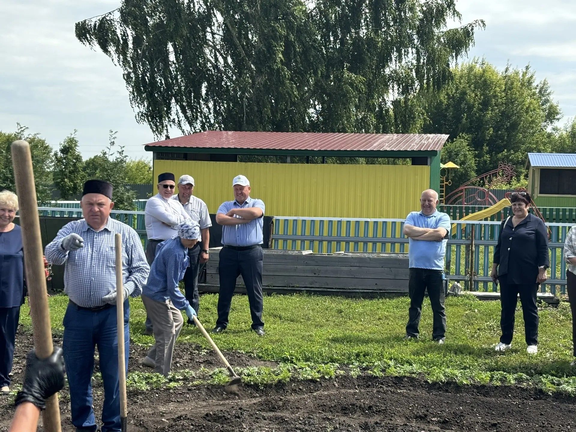 Кандидат сельскохозяйственных наук Харис Камалеев провел в Кайбицком районе мастер-класс по посадке и выращиванию овощных культур