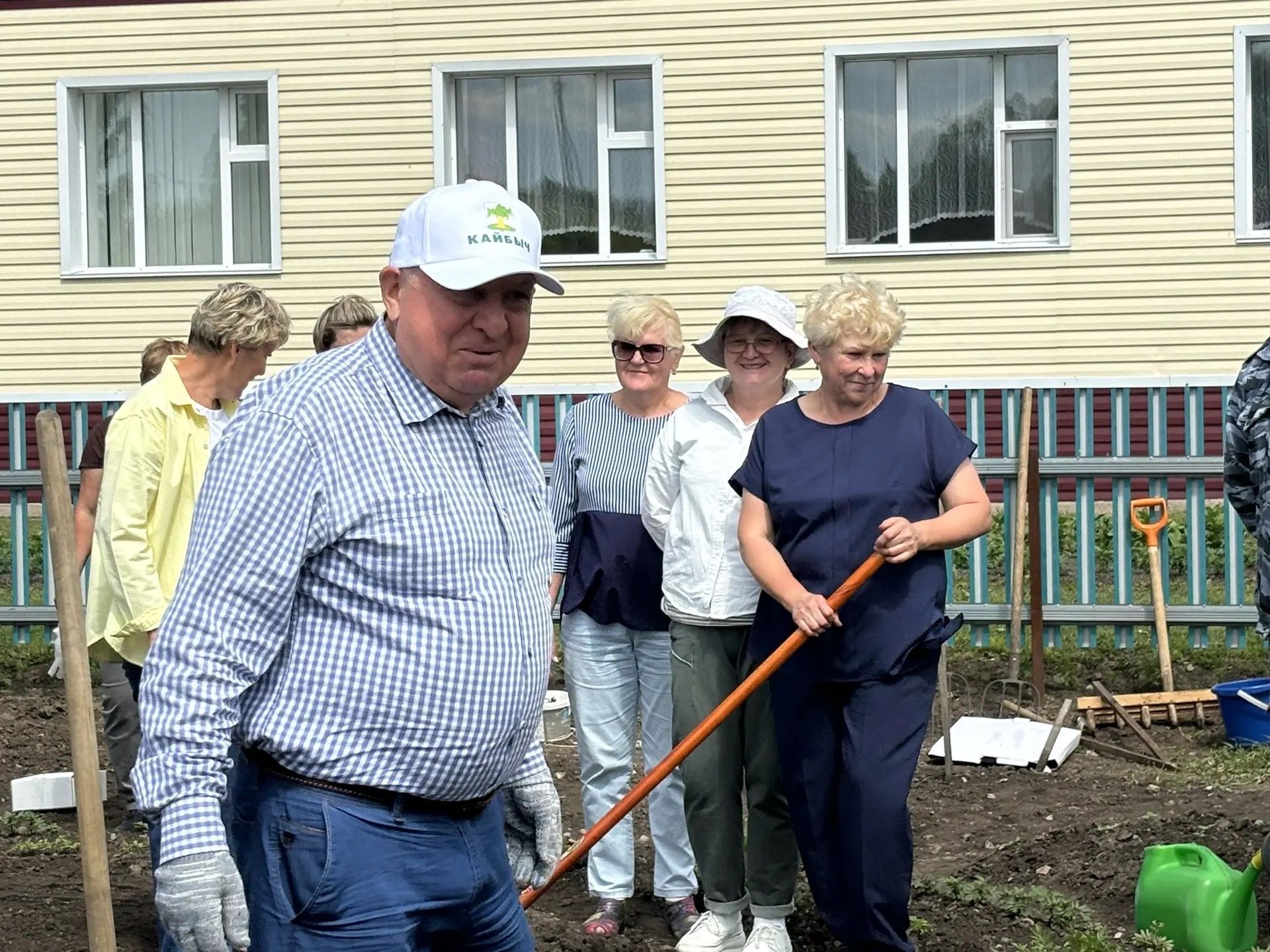 Кандидат сельскохозяйственных наук Харис Камалеев провел в Кайбицком районе мастер-класс по посадке и выращиванию овощных культур