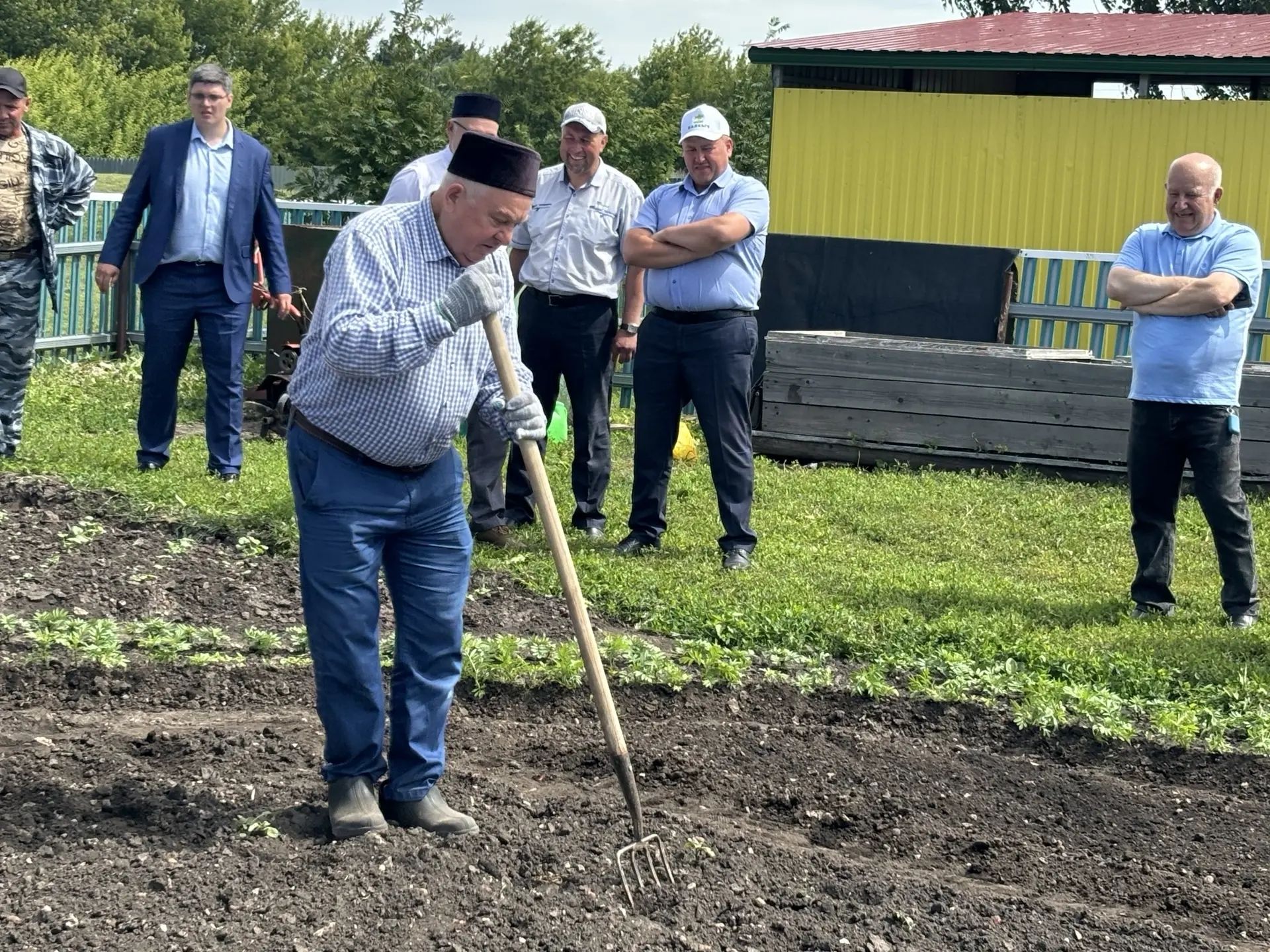 В Федоровской школе кандидат сельхознаук провел мастер-класс по посадке овощей