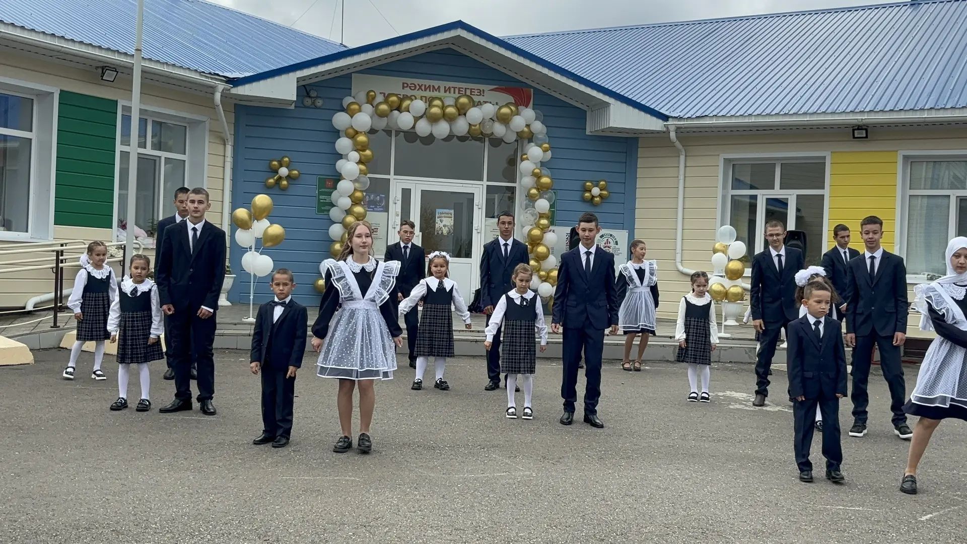Кошман мәктәбендә кыңгырау чыңы яңа уку елына юл ачты