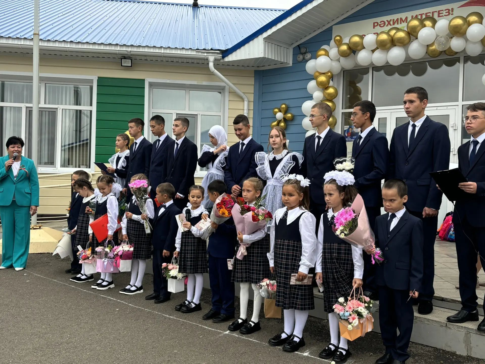 Кошман мәктәбендә кыңгырау чыңы яңа уку елына юл ачты