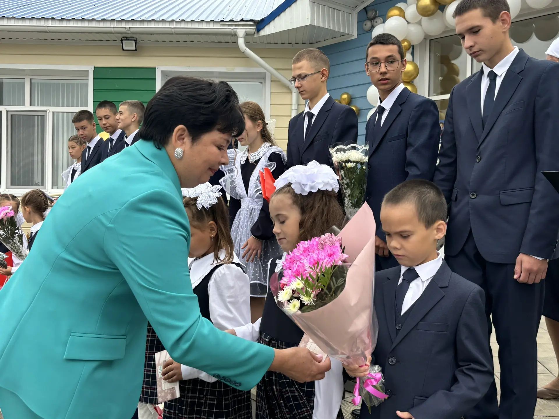 Кошман мәктәбендә кыңгырау чыңы яңа уку елына юл ачты
