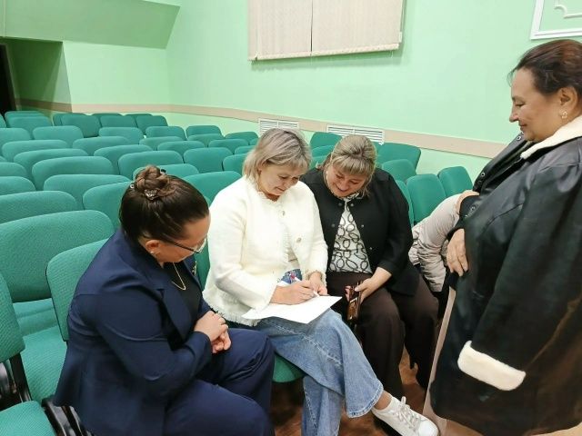 Кошман авылы китапханәчесе тәрбиячеләр өчен җылы очрашу үткәрде
