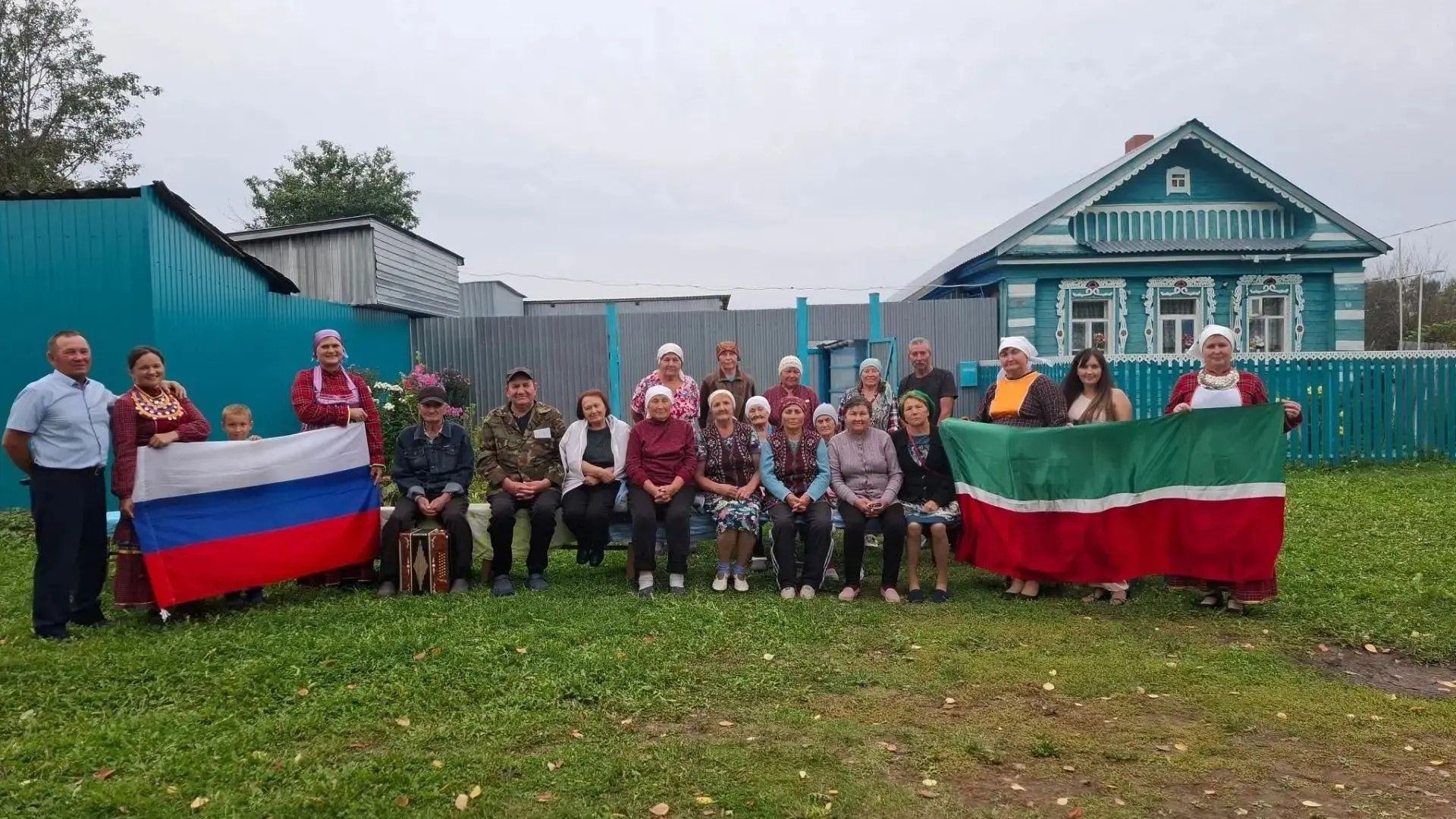 В малонаселенной деревне Камылово прошел выездной уличный концерт «Ял итик бергәләп»