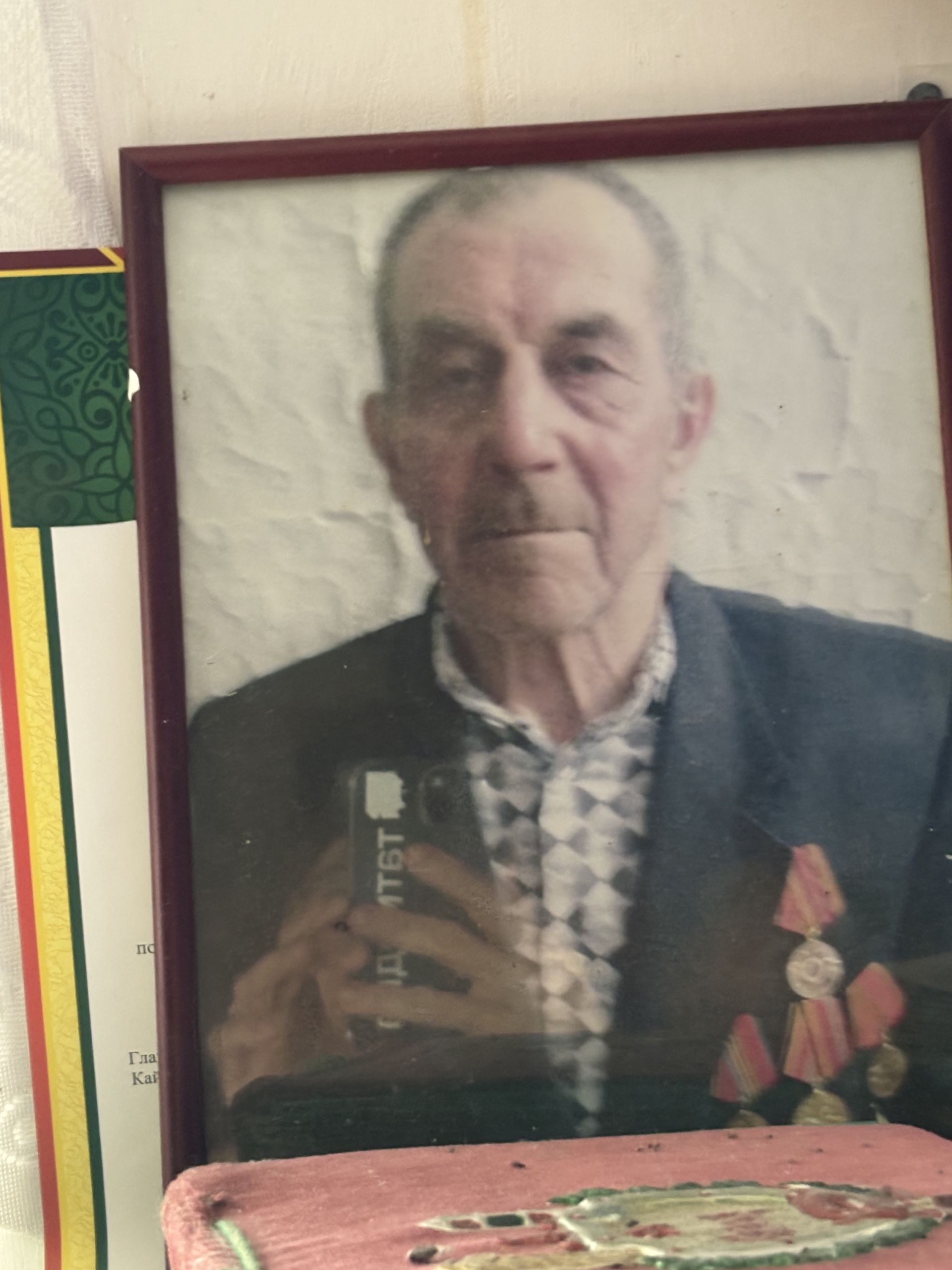 На своем 95-летии житель Каргалы сыграл на балалайке