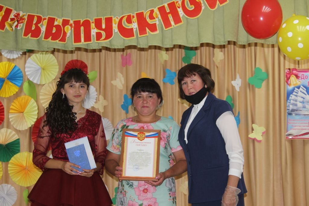 Вручение аттестатов в Чутеевской школе