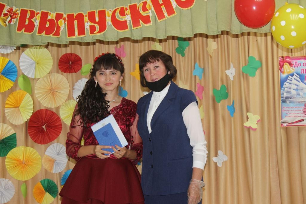 Вручение аттестатов в Чутеевской школе