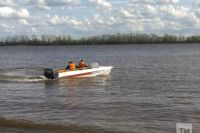 На Каме обнаружили лодку без людей с заведенным мотором, которая ездила кругами