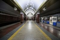 В Казани на станции метро «Проспект Победы» дедушка упал с платформы на пути