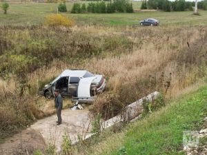 В Татарстане легковушка вылетела с трассы, водитель получил тяжелые травмы