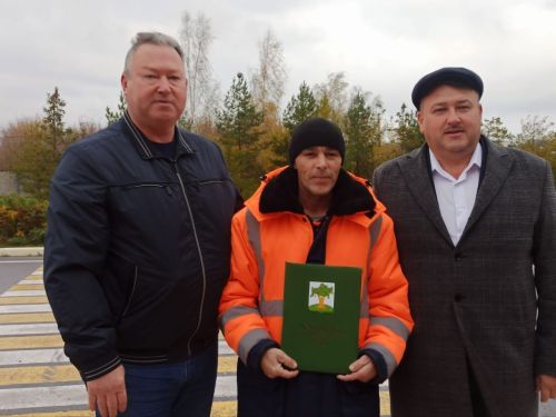 Кайбыч районы башлыгы юл төзү хезмәтчәннәрен бәйрәмнәре белән котлады