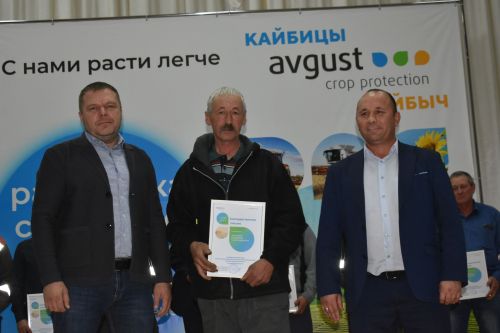 “Август – Кайбыч” җәмгыятендә авыл хуҗалыгы хезмәтчәннәрен хөрмәтләделәр