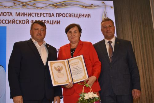 В Большекайбицком доме культуры состоялось торжественное мероприятие в честь профессионального праздника учителей