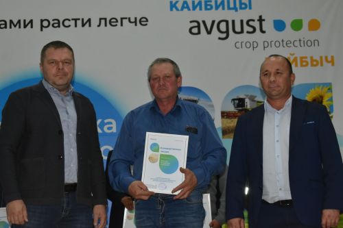 “Август – Кайбыч” җәмгыятендә авыл хуҗалыгы хезмәтчәннәрен хөрмәтләделәр