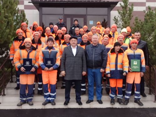 Кайбыч районы башлыгы юл төзү хезмәтчәннәрен бәйрәмнәре белән котлады