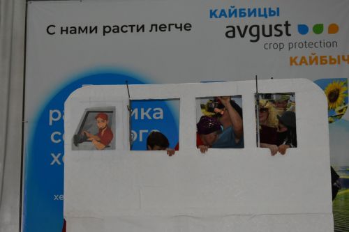 “Август – Кайбыч” җәмгыятендә авыл хуҗалыгы хезмәтчәннәрен хөрмәтләделәр