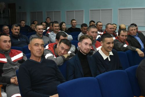 “Август – Кайбыч” җәмгыятендә авыл хуҗалыгы хезмәтчәннәрен хөрмәтләделәр