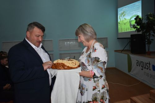 “Август – Кайбыч” җәмгыятендә авыл хуҗалыгы хезмәтчәннәрен хөрмәтләделәр