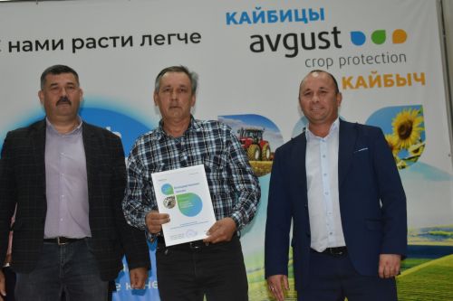 “Август – Кайбыч” җәмгыятендә авыл хуҗалыгы хезмәтчәннәрен хөрмәтләделәр
