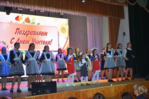 Кайбыч мәдәният йортында укытучыларының һөнәри бәйрәмнәре уңаеннан зур тантана узды
