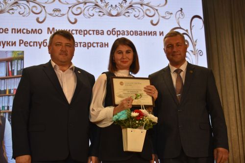 Кайбыч мәдәният йортында укытучыларының һөнәри бәйрәмнәре уңаеннан зур тантана узды